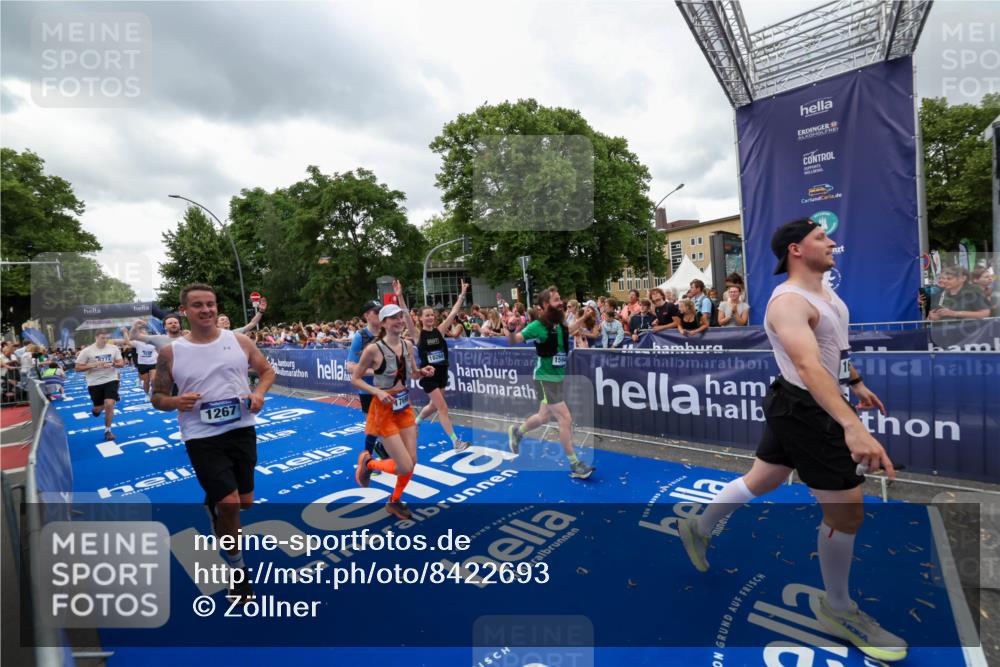 29.06.2025 - hella hamburg halbmarathon Zöllner http://msf.ph/oto/8422693 29.06.2025 10:54:28 Ziel 1267, 1442, 3426, 4635, 4868, 6511, 6512, 7129, 8772, 11009, 11797, 11799, 12321, 12362, 13289, 15946, 16327, 16879, 17698, 18268, 19067 meine-sportfotos.de
