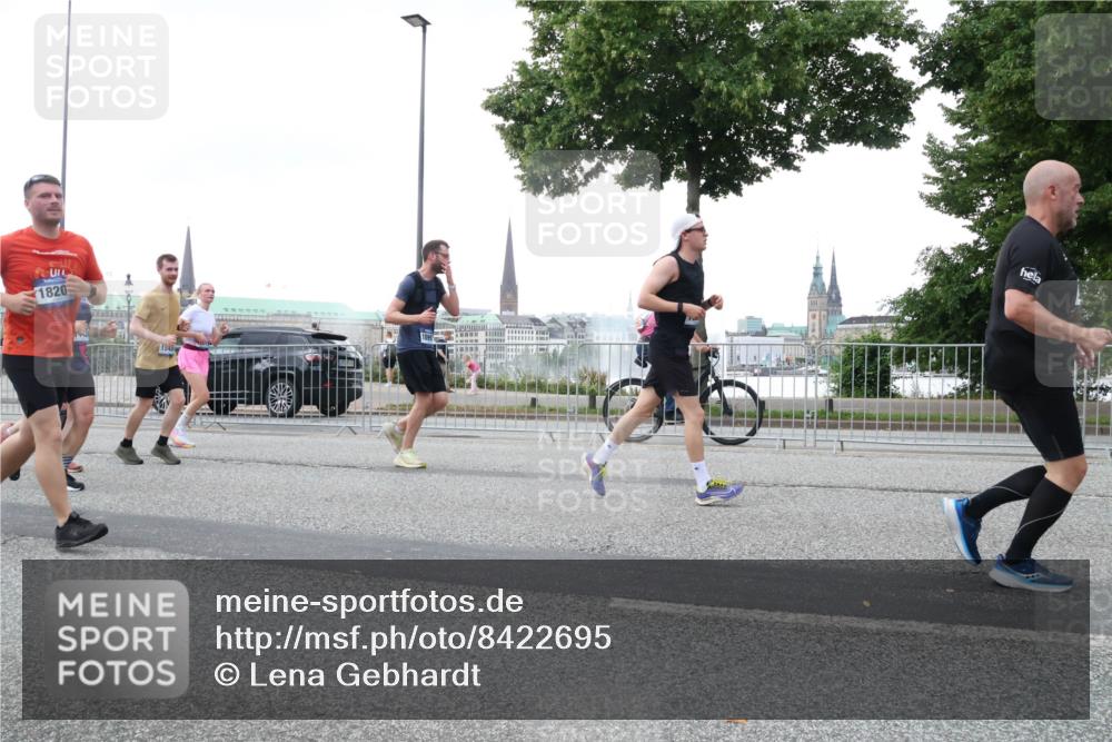29.06.2025 - hella hamburg halbmarathon Lena Gebhardt http://msf.ph/oto/8422695 29.06.2025 10:52:52 Lombardsbrücke 1820, 1543, 1369, 1826, 2146, 2291, 2362, 2420, 2528, 2701, 2983, 2988, 3140, 3227, 3787, 4591, 4626, 4729, 5360, 6135, 6521, 6671, 7032, 7511, 7681, 7737, 7812, 8641, 9068, 9070, 9103, 9545, 10055, 10080, 10392, 10417, 10568, 10600, 10661, 10879, 10928, 10981, 11297, 11520, 11524, 11919, 12127, 12128, 12994, 13489, 13916, 13917, 14009, 14765, 14807, 14977, 14979, 16137 meine-sportfotos.de