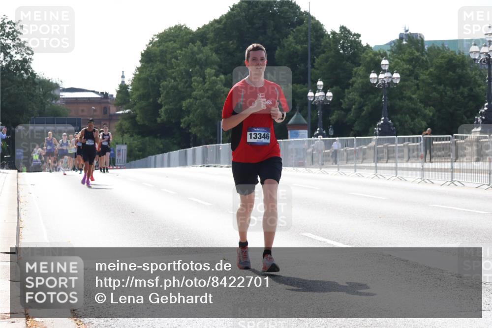 29.06.2025 - hella hamburg halbmarathon Lena Gebhardt http://msf.ph/oto/8422701 29.06.2025 09:42:45 Lombardsbrücke 12529, 13346, 2618, 5612, 7331, 7855, 9269, 10468, 11078, 11228, 12360, 12529, 12992, 13346, 13872, 13913, 14113, 14753, 14836, 15253, 16615, 17614, 18569, 18740, 19041, 19042, 19050, 19076, 19078 meine-sportfotos.de