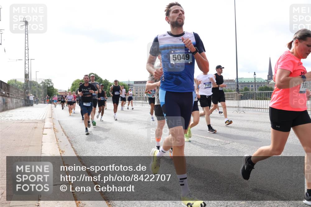 29.06.2025 - hella hamburg halbmarathon Lena Gebhardt http://msf.ph/oto/8422707 29.06.2025 10:18:49 Lombardsbrücke 5, 14532, 12341, 16196, 5049, 7121, 18, 1234, 1349, 1521, 1820, 2096, 2703, 2781, 2802, 2821, 3026, 3105, 3118, 3202, 3529, 3591, 3592, 3631, 4123, 4383, 4718, 4802, 4845, 5049, 5264, 5266, 5323, 5834, 5909, 5910, 6194, 6249, 6332, 6413, 6533, 6736, 7051, 7121, 7160, 7214, 7252, 7454, 8341, 8665, 8780, 9222, 9270, 9272, 9276, 9505, 9549, 9586, 9658, 9748, 9756, 9757, 10037, 10172, 10467, 10502, 10659, 10687, 10816, 12541, 12548, 12552, 12703, 13341 meine-sportfotos.de