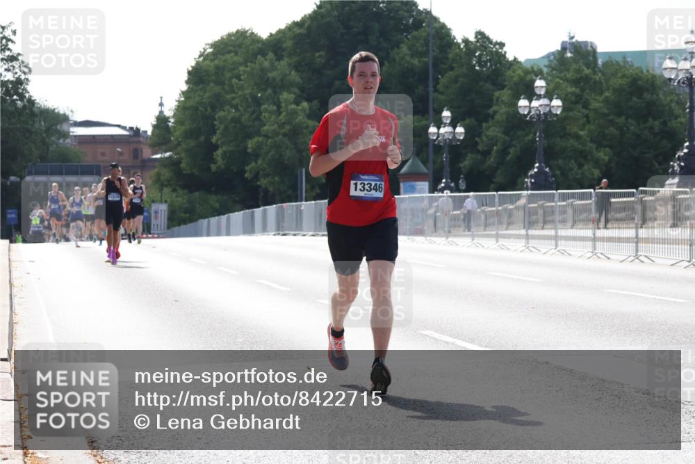 29.06.2025 - hella hamburg halbmarathon Lena Gebhardt http://msf.ph/oto/8422715 29.06.2025 09:42:45 Lombardsbrücke 12529, 13346, 2618, 5612, 7331, 7855, 9269, 10468, 11078, 11228, 12360, 12529, 12992, 13346, 13872, 13913, 14113, 14753, 14836, 15253, 16615, 17614, 18569, 18740, 19041, 19042, 19050, 19076, 19078 meine-sportfotos.de