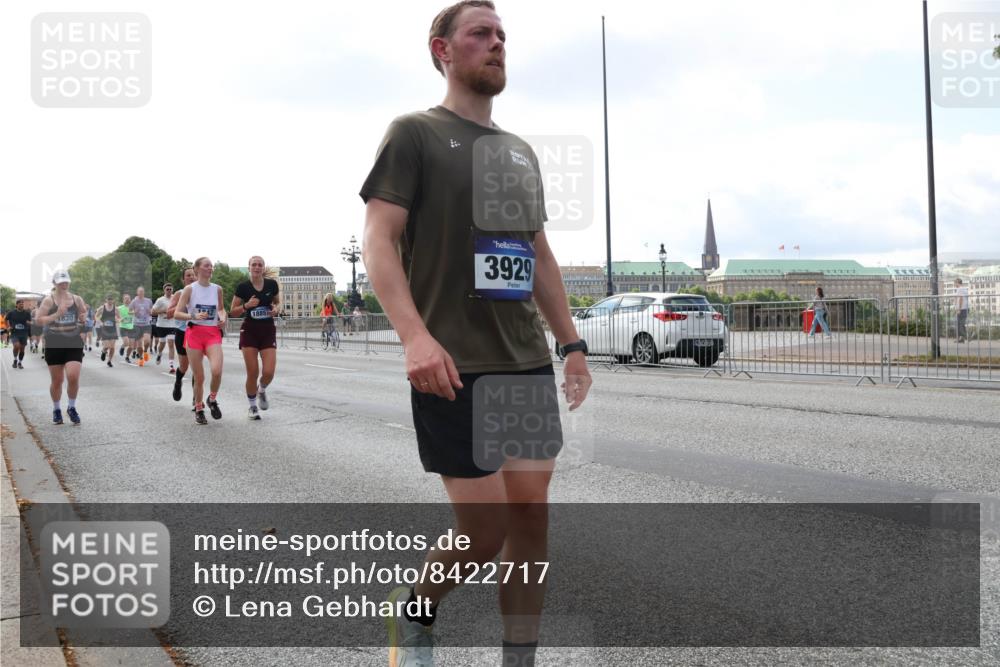 29.06.2025 - hella hamburg halbmarathon Lena Gebhardt http://msf.ph/oto/8422717 29.06.2025 10:06:02 Lombardsbrücke 1830, 1885, 3929, 1229, 1448, 1830, 1842, 2471, 2540, 2624, 3062, 3461, 3929, 4169, 4542, 4868, 5431, 5762, 6014, 6314, 7138, 7741, 8051, 8316, 8894, 8909, 9339, 9361, 9477, 9736, 9737, 9738, 9917, 10781, 10791, 10998, 11958, 13042, 13054, 13481, 14369, 14987, 15113, 15145, 15229, 15537, 15766, 15772, 16441, 16687, 17239, 17731, 17740, 17746, 17885, 18768, 18857, 18966, 18973, 19248 meine-sportfotos.de