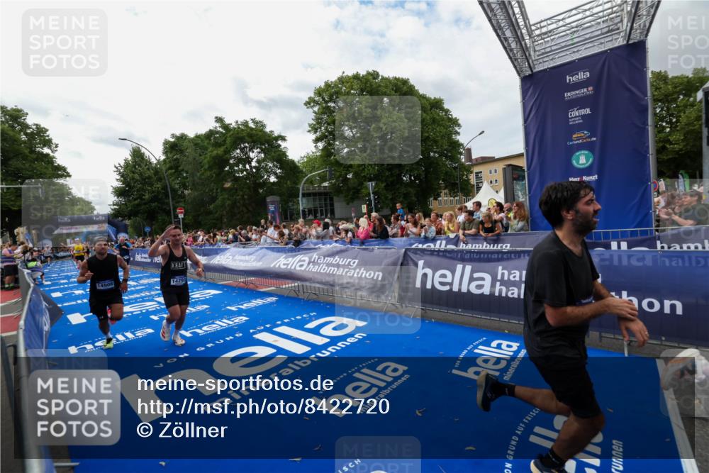 29.06.2025 - hella hamburg halbmarathon Zöllner http://msf.ph/oto/8422720 29.06.2025 10:32:42 Ziel 1707, 1990, 7965, 11877, 12987, 13961, 14293, 14908, 16619, 17117, 17151 meine-sportfotos.de