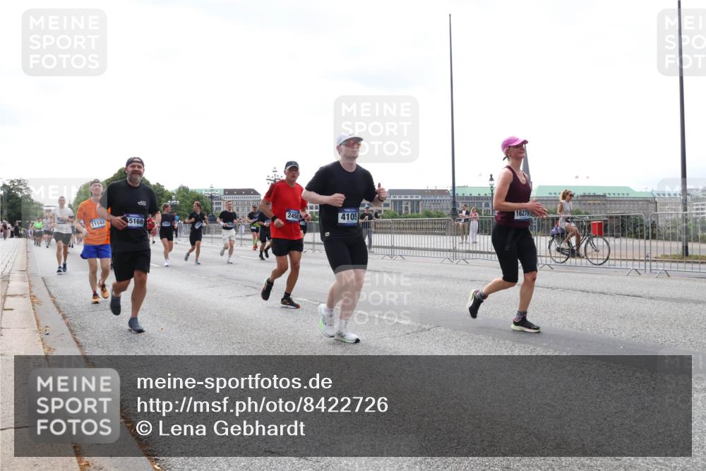 29.06.2025 - hella hamburg halbmarathon Lena Gebhardt http://msf.ph/oto/8422726 29.06.2025 10:43:02 Lombardsbrücke 16279, 2450, 4105, 11142, 5168, 1149, 1467, 1656, 1788, 1816, 1964, 1994, 2103, 2158, 2267, 2361, 2401, 2450, 2509, 2940, 2941, 2971, 3074, 3283, 3329, 3378, 3518, 3638, 3764, 3874, 4056, 4092, 4105, 4177, 4302, 4334, 4385, 4680, 4778, 5067, 5268, 5417, 5610, 5720, 5755, 5967, 6120, 6764, 7043, 7461, 7513, 7872, 8161, 8184, 8435, 8529, 8795, 8991, 9072, 9304, 9378, 9644, 9976, 10008, 10180, 10454, 10697, 11142, 11710, 12151, 12441, 13049, 13241 meine-sportfotos.de