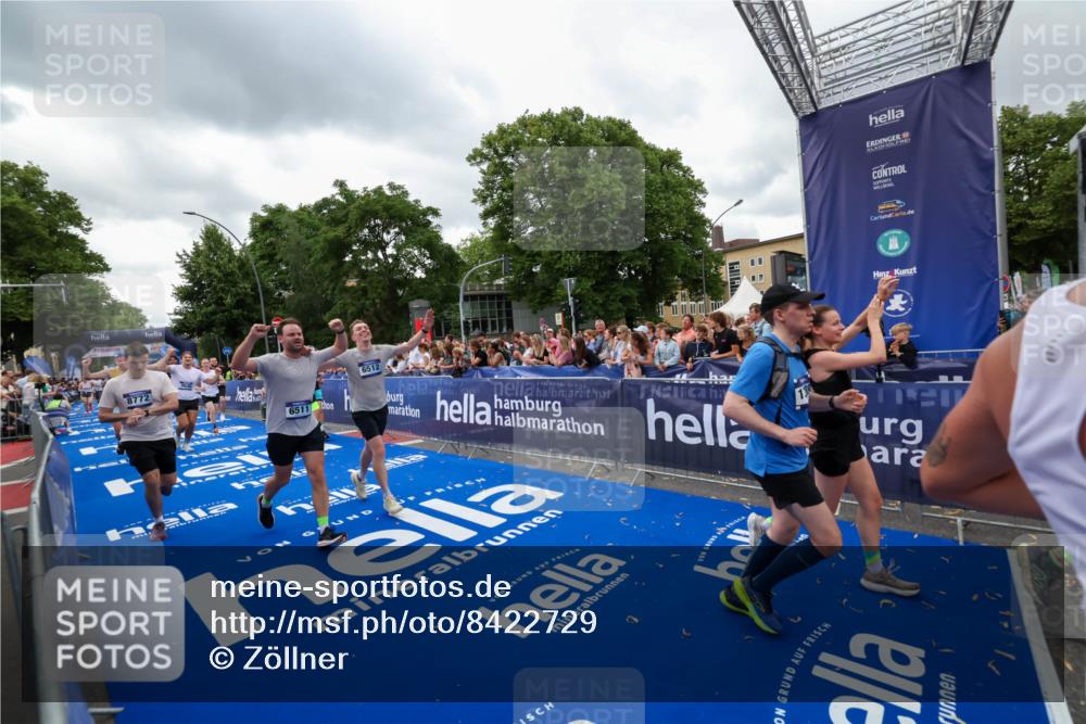 29.06.2025 - hella hamburg halbmarathon Zöllner http://msf.ph/oto/8422729 29.06.2025 10:54:29 Ziel 1267, 1442, 3426, 3794, 4635, 4868, 6511, 6512, 7129, 8772, 11009, 11797, 11799, 12321, 12362, 13289, 15146, 15946, 16327, 17698, 18268, 19067 meine-sportfotos.de