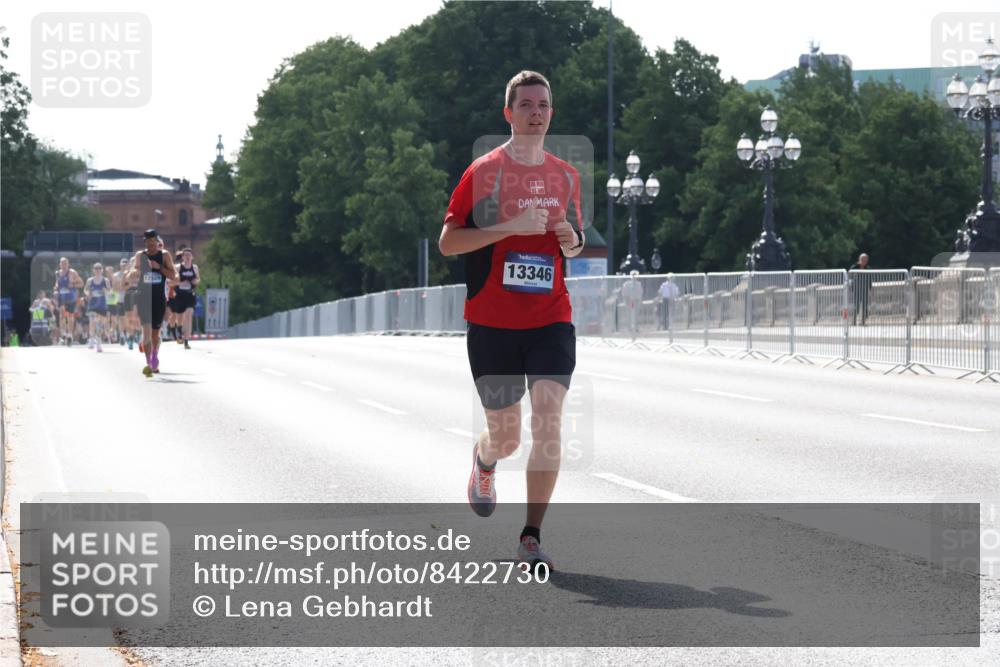 29.06.2025 - hella hamburg halbmarathon Lena Gebhardt http://msf.ph/oto/8422730 29.06.2025 09:42:45 Lombardsbrücke 12529, 13346, 2618, 5612, 7331, 7855, 9269, 10468, 11078, 11228, 12360, 12529, 12992, 13346, 13872, 13913, 14113, 14753, 14836, 15253, 16615, 17614, 18569, 18740, 19041, 19042, 19050, 19076, 19078 meine-sportfotos.de