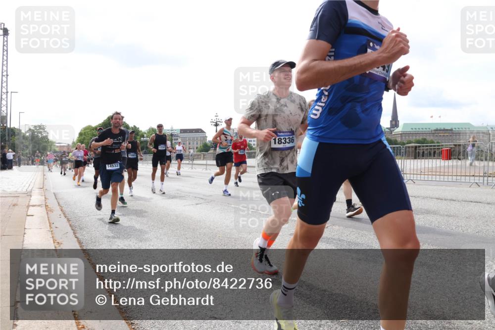 29.06.2025 - hella hamburg halbmarathon Lena Gebhardt http://msf.ph/oto/8422736 29.06.2025 10:18:49 Lombardsbrücke 14532, 15881, 1234, 18336, 1234, 1349, 1521, 1820, 2096, 2703, 2781, 2802, 2821, 3026, 3105, 3118, 3202, 3529, 3591, 3592, 3631, 4123, 4383, 4718, 4802, 4845, 5049, 5264, 5266, 5323, 5834, 5909, 5910, 6194, 6249, 6332, 6413, 6533, 6736, 7051, 7121, 7160, 7214, 7252, 7454, 8341, 8665, 8780, 9222, 9270, 9272, 9276, 9505, 9549, 9586, 9658, 9748, 9756, 9757, 10037, 10172, 10467, 10502, 10659, 10687, 10816, 12541, 12548, 12552, 12703, 13341 meine-sportfotos.de