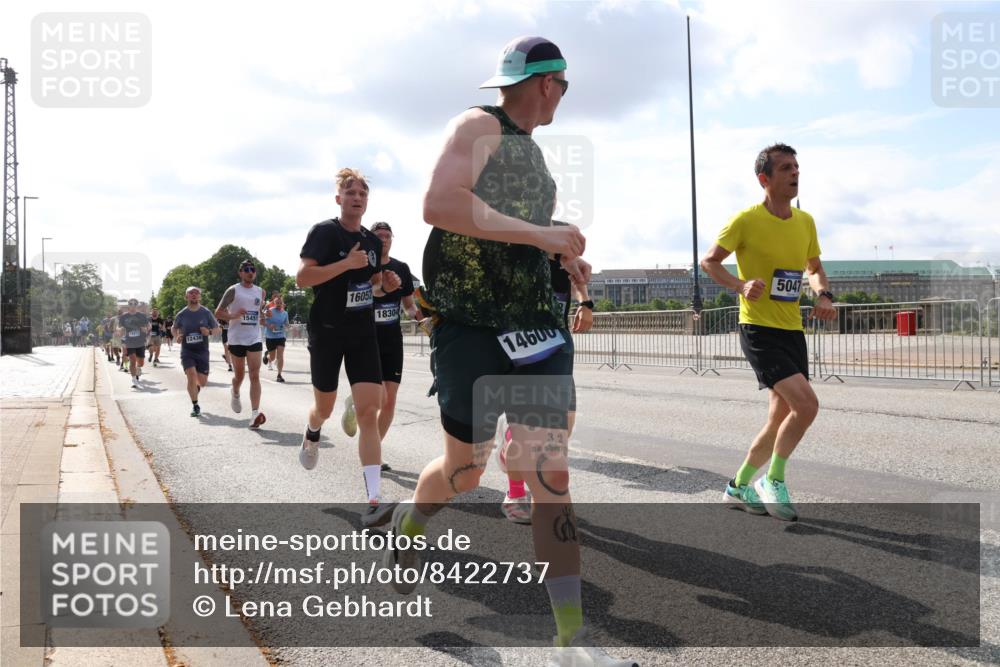 29.06.2025 - hella hamburg halbmarathon Lena Gebhardt http://msf.ph/oto/8422737 29.06.2025 09:52:00 Lombardsbrücke 12438, 15451, 16052, 18304, 14600, 5047, 3, 2, 1057, 1312, 1353, 1520, 1569, 1570, 1604, 1631, 1763, 1903, 2653, 2880, 3305, 3437, 3697, 4297, 4634, 4843, 4865, 4991, 5014, 5047, 5129, 5231, 5336, 5375, 5410, 5690, 5987, 6373, 6490, 6700, 6705, 6711, 6770, 7092, 7105, 7185, 7363, 7710, 8074, 8346, 8359, 8564, 8871, 8900, 9114, 9358, 9364, 9444, 9547, 9659, 10319, 10375, 10480, 10669, 10691, 10934, 10978, 11021, 11417, 11714, 11821, 12438, 12623, 12711, 13728 meine-sportfotos.de
