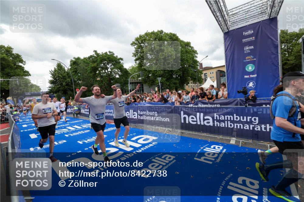 29.06.2025 - hella hamburg halbmarathon Zöllner http://msf.ph/oto/8422738 29.06.2025 10:54:29 Ziel 1267, 1442, 3426, 3794, 4635, 4868, 6511, 6512, 7129, 8772, 11009, 11797, 11799, 12321, 12362, 13289, 15146, 15946, 16327, 17698, 18268, 19067 meine-sportfotos.de