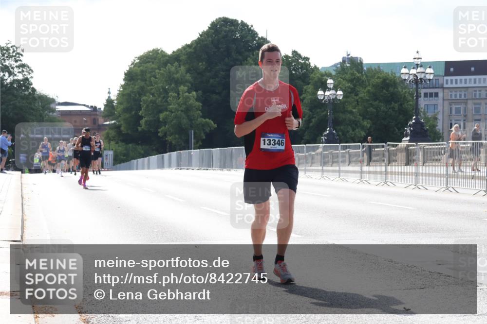29.06.2025 - hella hamburg halbmarathon Lena Gebhardt http://msf.ph/oto/8422745 29.06.2025 09:42:45 Lombardsbrücke 12529, 13346, 2618, 5612, 7331, 7855, 9269, 10468, 11078, 11228, 12360, 12529, 12992, 13346, 13872, 13913, 14113, 14753, 14836, 15253, 16615, 17614, 18569, 18740, 19041, 19042, 19050, 19076, 19078 meine-sportfotos.de