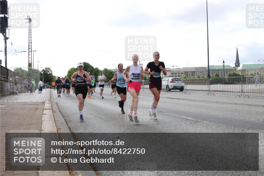 29.06.2025 - hella hamburg halbmarathon Lena Gebhardt http://msf.ph/oto/8422750 29.06.2025 10:06:03 Lombardsbrücke 1842, 8857, 1830, 4169, 1229, 1448, 1830, 1842, 2471, 2540, 3062, 3461, 3929, 4169, 4542, 4868, 5431, 5762, 6014, 6314, 7138, 7741, 8051, 8316, 8894, 8909, 9339, 9361, 9477, 9917, 10781, 10791, 10998, 11958, 13042, 13054, 13481, 13863, 14369, 14987, 15113, 15145, 15229, 15537, 15766, 15772, 16441, 16687, 17239, 17731, 17740, 17746, 17885, 18768, 18857, 18966, 18973, 19248 meine-sportfotos.de