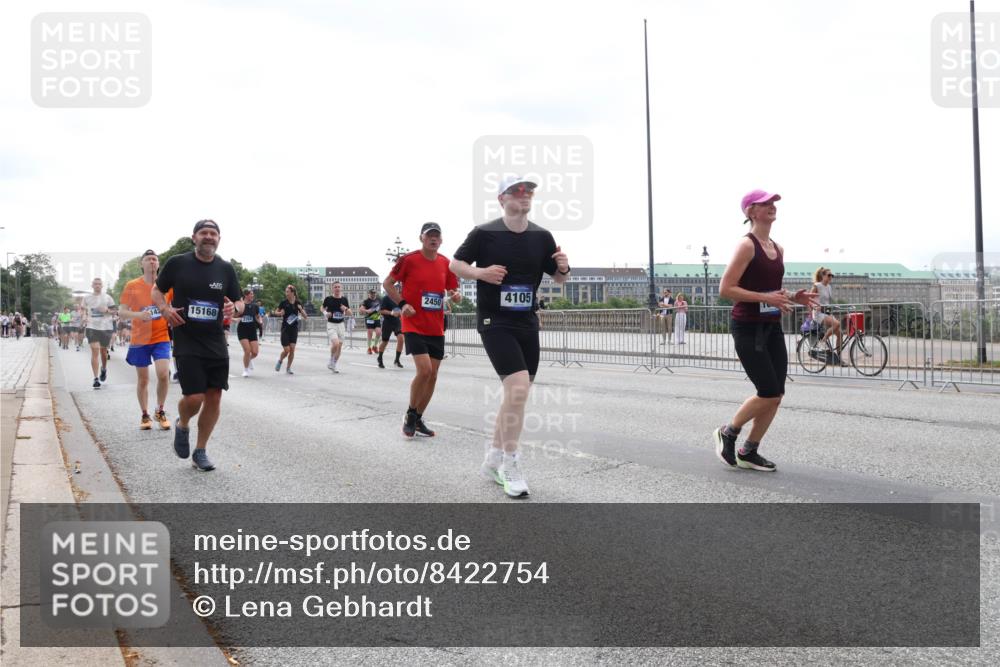 29.06.2025 - hella hamburg halbmarathon Lena Gebhardt http://msf.ph/oto/8422754 29.06.2025 10:43:02 Lombardsbrücke 15168, 3764, 2450, 4105, 1149, 1467, 1656, 1788, 1816, 1964, 1994, 2103, 2158, 2267, 2361, 2401, 2450, 2509, 2940, 2941, 2971, 3074, 3283, 3329, 3378, 3518, 3638, 3764, 3874, 4056, 4092, 4105, 4177, 4302, 4334, 4385, 4680, 4778, 5067, 5268, 5417, 5610, 5720, 5755, 5967, 6120, 6764, 7043, 7461, 7513, 7872, 8161, 8184, 8435, 8529, 8795, 8991, 9072, 9304, 9378, 9644, 9976, 10008, 10180, 10454, 10697, 11142, 11710, 12151, 12441, 13049, 13241 meine-sportfotos.de
