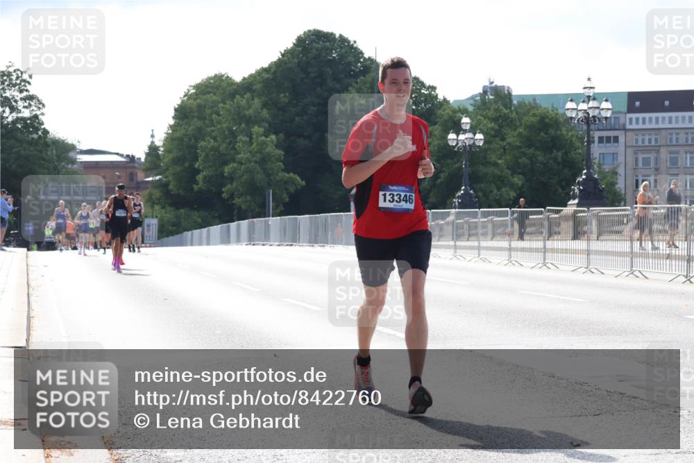 29.06.2025 - hella hamburg halbmarathon Lena Gebhardt http://msf.ph/oto/8422760 29.06.2025 09:42:45 Lombardsbrücke 12529, 13346, 2618, 5612, 7331, 7855, 9269, 10468, 11078, 11228, 12360, 12529, 12992, 13346, 13872, 13913, 14113, 14753, 14836, 15253, 16615, 17614, 18569, 18740, 19041, 19042, 19050, 19076, 19078 meine-sportfotos.de