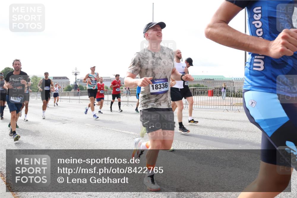 29.06.2025 - hella hamburg halbmarathon Lena Gebhardt http://msf.ph/oto/8422765 29.06.2025 10:18:49 Lombardsbrücke 5, 20, 14532, 12347, 16196, 18336, 1234, 1349, 1521, 1820, 2096, 2703, 2781, 2802, 2821, 3026, 3105, 3118, 3202, 3529, 3591, 3592, 3631, 4123, 4383, 4718, 4802, 4845, 5049, 5264, 5266, 5323, 5834, 5909, 5910, 6194, 6249, 6332, 6413, 6533, 6736, 7051, 7121, 7160, 7214, 7252, 7454, 8341, 8665, 8780, 9222, 9270, 9272, 9276, 9505, 9549, 9586, 9658, 9748, 9756, 9757, 10037, 10172, 10467, 10502, 10659, 10687, 10816, 12541, 12548, 12552, 12703, 13341 meine-sportfotos.de