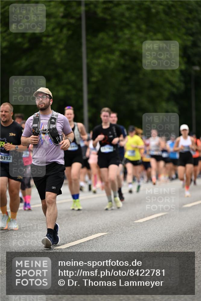 29.06.2025 - hella hamburg halbmarathon Dr. Thomas Lammeyer http://msf.ph/oto/8422781 29.06.2025 10:48:22 Kennedybrücke 1026, 1400, 1459, 2258, 2343, 2674, 2733, 3597, 4636, 4866, 5001, 5192, 5201, 5214, 5649, 5902, 5905, 6096, 6226, 6334, 6931, 7197, 8058, 8504, 8591, 9704, 9879, 10006, 10097, 10220, 10285, 10553, 11093, 11279 meine-sportfotos.de