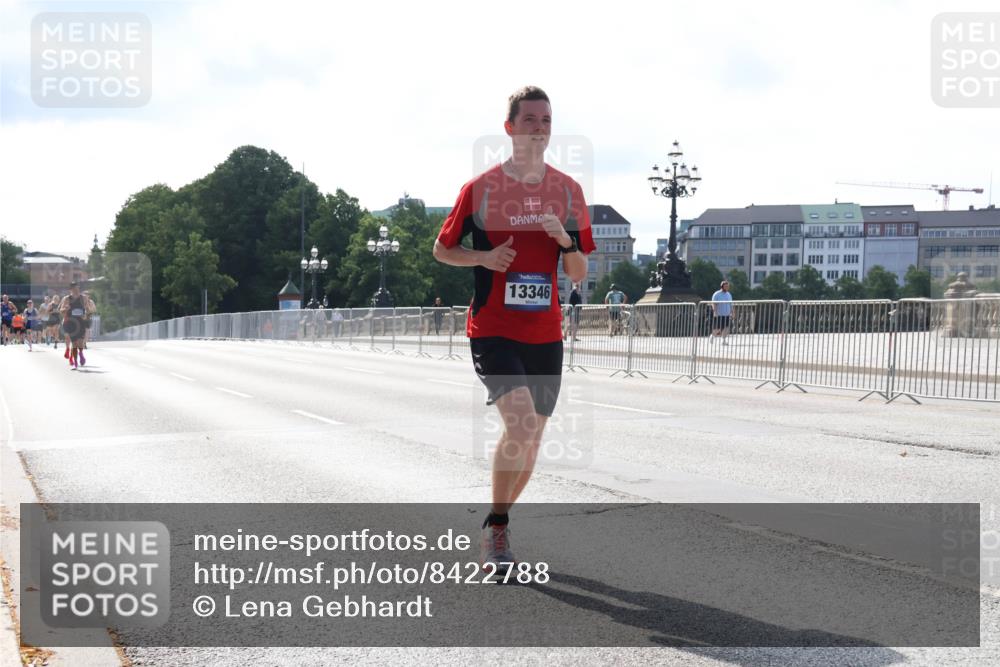 29.06.2025 - hella hamburg halbmarathon Lena Gebhardt http://msf.ph/oto/8422788 29.06.2025 09:42:46 Lombardsbrücke 13346, 2618, 5612, 7331, 7855, 9269, 10468, 11078, 11228, 12360, 12529, 12992, 13346, 13872, 13913, 14113, 14753, 14836, 15253, 16615, 17614, 18569, 18740, 19041, 19042, 19050, 19076, 19078 meine-sportfotos.de