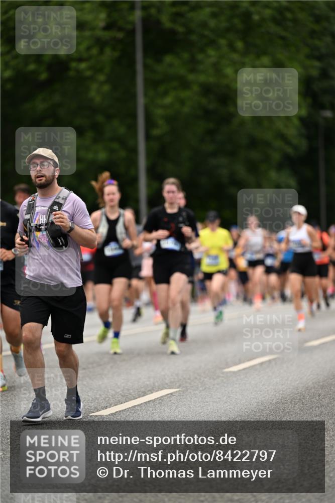 29.06.2025 - hella hamburg halbmarathon Dr. Thomas Lammeyer http://msf.ph/oto/8422797 29.06.2025 10:48:22 Kennedybrücke 1026, 1400, 1459, 2258, 2343, 2674, 2733, 3597, 4636, 4866, 5001, 5192, 5201, 5214, 5649, 5902, 5905, 6096, 6226, 6334, 6931, 7197, 8058, 8504, 8591, 9704, 9879, 10006, 10097, 10220, 10285, 10553, 11093, 11279 meine-sportfotos.de