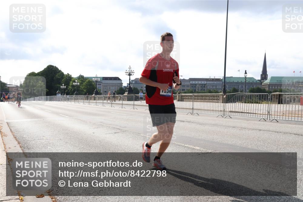 29.06.2025 - hella hamburg halbmarathon Lena Gebhardt http://msf.ph/oto/8422798 29.06.2025 09:42:47 Lombardsbrücke 346, 2618, 5612, 7331, 7855, 9269, 10468, 11078, 11228, 12360, 12529, 12992, 13346, 13872, 13913, 14113, 14753, 14836, 15253, 16615, 17614, 18569, 18740, 19041, 19042, 19050, 19076, 19078 meine-sportfotos.de