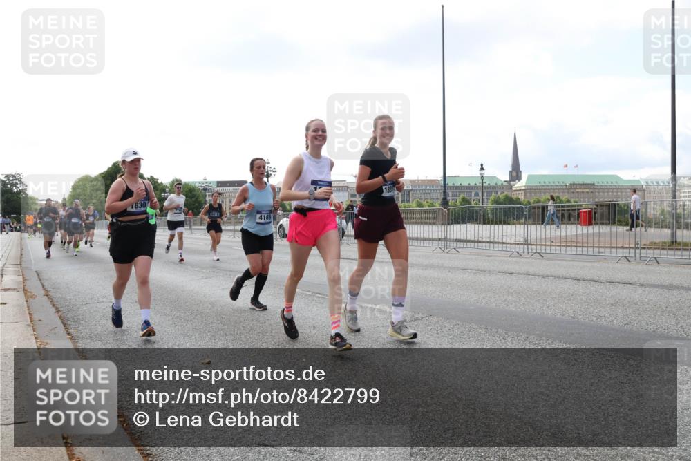 29.06.2025 - hella hamburg halbmarathon Lena Gebhardt http://msf.ph/oto/8422799 29.06.2025 10:06:03 Lombardsbrücke 1885, 1830, 7741, 6014, 4169, 1229, 1448, 1830, 1842, 2471, 2540, 3062, 3461, 3929, 4169, 4542, 4868, 5431, 5762, 6014, 6314, 7138, 7741, 8051, 8316, 8894, 8909, 9339, 9361, 9477, 9917, 10781, 10791, 10998, 11958, 13042, 13054, 13481, 13863, 14369, 14987, 15113, 15145, 15229, 15537, 15766, 15772, 16441, 16687, 17239, 17731, 17740, 17746, 17885, 18768, 18857, 18966, 18973, 19248 meine-sportfotos.de