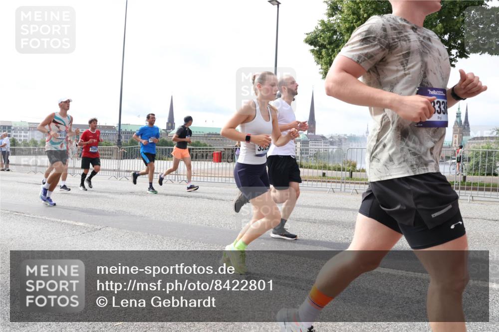 29.06.2025 - hella hamburg halbmarathon Lena Gebhardt http://msf.ph/oto/8422801 29.06.2025 10:18:50 Lombardsbrücke 6196, 3925, 333, 1234, 1349, 1521, 1718, 1820, 2096, 2703, 2781, 2802, 2821, 3026, 3105, 3118, 3202, 3529, 3591, 3592, 3631, 4123, 4383, 4718, 4802, 4845, 5049, 5264, 5266, 5323, 5834, 5909, 5910, 6194, 6249, 6332, 6413, 6533, 6736, 7051, 7121, 7160, 7214, 7252, 7454, 8341, 8665, 8780, 9222, 9270, 9272, 9276, 9505, 9549, 9586, 9658, 9748, 9756, 9757, 10037, 10172, 10467, 10502, 10659, 10687, 10816, 12541, 12548, 12552, 12703, 13341 meine-sportfotos.de