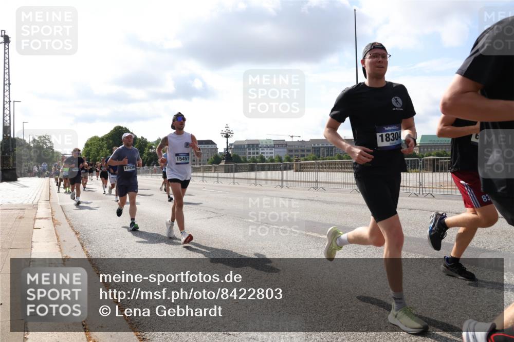 29.06.2025 - hella hamburg halbmarathon Lena Gebhardt http://msf.ph/oto/8422803 29.06.2025 09:52:01 Lombardsbrücke 18678, 12438, 15451, 18304, 6, 83, 1057, 1312, 1353, 1520, 1569, 1570, 1604, 1631, 1763, 1903, 2653, 2880, 3305, 3437, 3697, 4634, 4843, 4865, 4991, 5014, 5047, 5129, 5231, 5336, 5410, 5690, 5987, 6373, 6490, 6700, 6705, 6711, 6770, 7092, 7105, 7185, 7363, 7710, 8074, 8346, 8359, 8564, 8871, 8900, 9114, 9358, 9364, 9444, 9547, 9659, 10319, 10375, 10480, 10493, 10669, 10691, 10934, 10978, 11021, 11417, 11714, 11821, 12438, 12623, 12711, 13728 meine-sportfotos.de