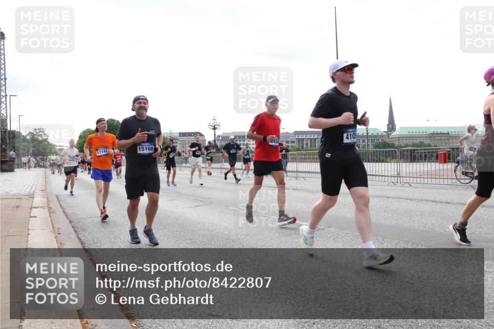 29.06.2025 - hella hamburg halbmarathon Lena Gebhardt http://msf.ph/oto/8422807 29.06.2025 10:43:03 Lombardsbrücke 11142, 15168, 1149, 1467, 1656, 1788, 1816, 1964, 2103, 2158, 2267, 2361, 2401, 2450, 2509, 2940, 2941, 2971, 3074, 3283, 3329, 3378, 3518, 3638, 3764, 4056, 4092, 4105, 4177, 4302, 4334, 4385, 4680, 5067, 5268, 5417, 5610, 5720, 5755, 5967, 6120, 6764, 7043, 7461, 7513, 7872, 8161, 8184, 8435, 8529, 8795, 8991, 9072, 9304, 9378, 9644, 9976, 10008, 10180, 10454, 10697, 11142, 11710, 12151, 12441, 13049, 13241 meine-sportfotos.de