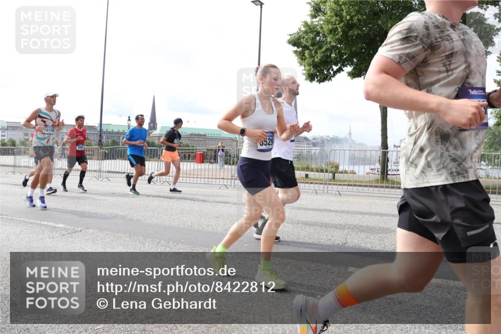 29.06.2025 - hella hamburg halbmarathon Lena Gebhardt http://msf.ph/oto/8422812 29.06.2025 10:18:50 Lombardsbrücke 16196, 5529, 1234, 1349, 1521, 1718, 1820, 2096, 2703, 2781, 2802, 2821, 3026, 3105, 3118, 3202, 3529, 3591, 3592, 3631, 4123, 4383, 4718, 4802, 4845, 5049, 5264, 5266, 5323, 5834, 5909, 5910, 6194, 6249, 6332, 6413, 6533, 6736, 7051, 7121, 7160, 7214, 7252, 7454, 8341, 8665, 8780, 9222, 9270, 9272, 9276, 9505, 9549, 9586, 9658, 9748, 9756, 9757, 10037, 10172, 10467, 10502, 10659, 10687, 10816, 12541, 12548, 12552, 12703, 13341 meine-sportfotos.de