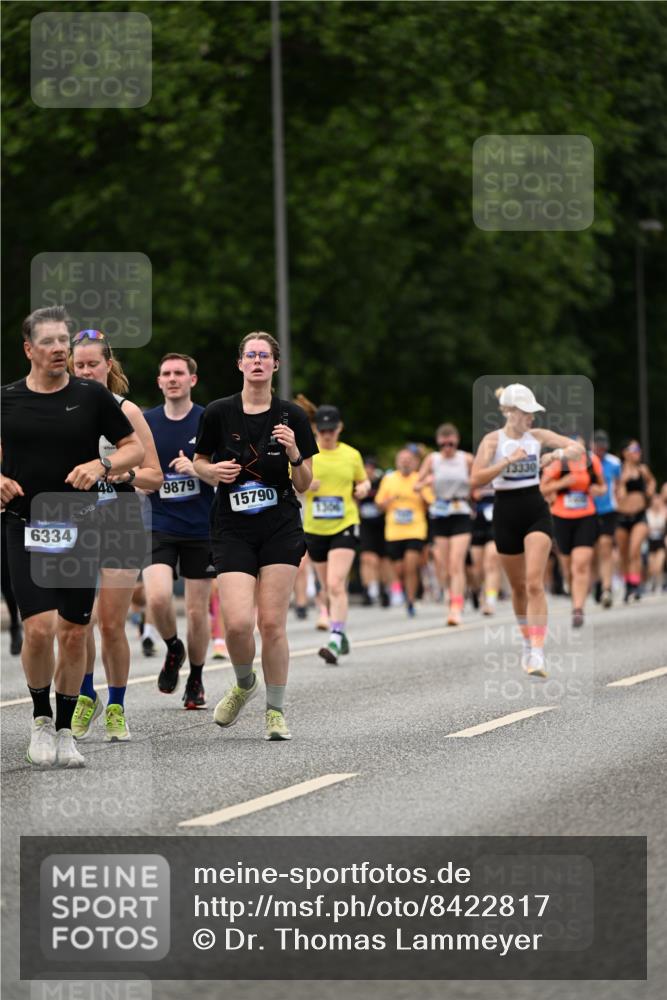 29.06.2025 - hella hamburg halbmarathon Dr. Thomas Lammeyer http://msf.ph/oto/8422817 29.06.2025 10:48:24 Kennedybrücke 1026, 1400, 1459, 1802, 1804, 2258, 2343, 2674, 2733, 3065, 3597, 4636, 4866, 5001, 5127, 5192, 5201, 5214, 5649, 5902, 5905, 6226, 6334, 6931, 7197, 8058, 8504, 8591, 9704, 9879, 10006, 10097, 10220, 10285, 10553, 11093, 11279 meine-sportfotos.de
