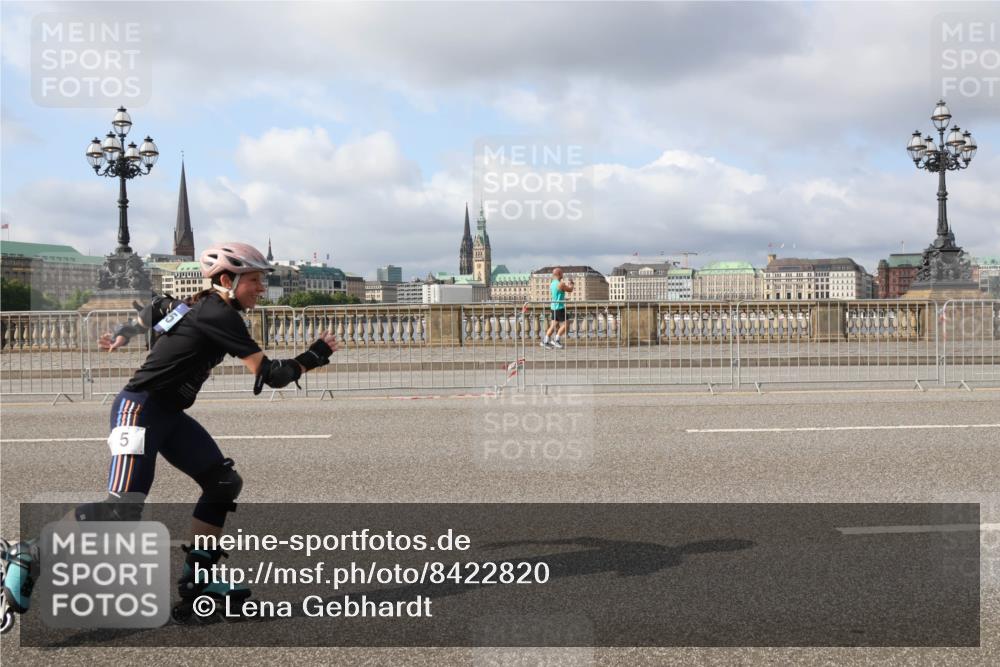 29.06.2025 - hella hamburg halbmarathon Lena Gebhardt http://msf.ph/oto/8422820 29.06.2025 08:57:52 Lombardsbrücke  meine-sportfotos.de
