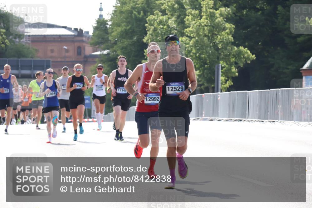 29.06.2025 - hella hamburg halbmarathon Lena Gebhardt http://msf.ph/oto/8422838 29.06.2025 09:42:50 Lombardsbrücke 85, 147, 097, 5301, 11994, 12341, 12992, 12529, 2618, 4338, 5612, 7331, 7855, 9097, 9269, 10468, 11078, 11228, 11994, 12341, 12360, 12529, 12992, 13346, 13872, 13913, 14113, 14753, 14836, 15253, 16615, 17614, 18740, 19041, 19042, 19050, 19076, 19078 meine-sportfotos.de