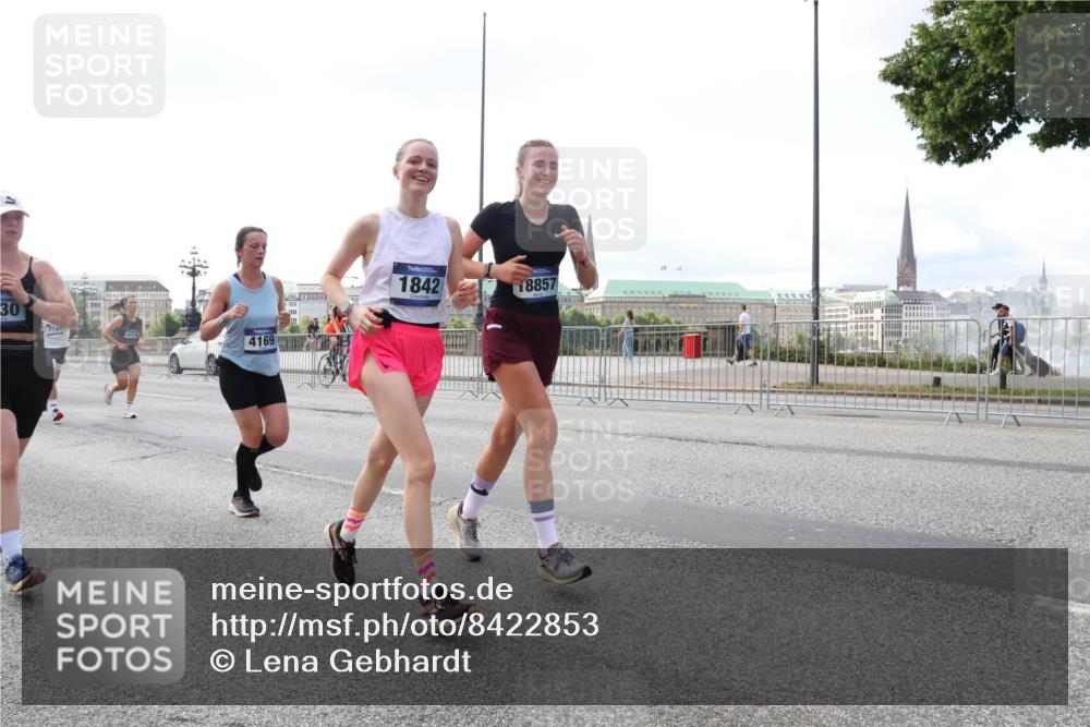 29.06.2025 - hella hamburg halbmarathon Lena Gebhardt http://msf.ph/oto/8422853 29.06.2025 10:06:04 Lombardsbrücke 30, 7741, 4169, 1842, 18857, 1229, 1245, 1448, 1830, 1842, 2471, 2540, 3062, 3461, 3929, 4169, 4542, 4868, 5431, 5762, 6014, 6314, 7138, 7741, 8051, 8316, 8894, 8909, 9339, 9361, 9477, 9917, 10781, 10791, 10998, 11958, 13042, 13054, 13481, 13863, 14369, 14987, 15113, 15145, 15229, 15462, 15537, 15766, 15772, 16441, 16687, 17239, 17731, 17740, 17746, 17885, 18768, 18857, 18966, 18973, 19248 meine-sportfotos.de