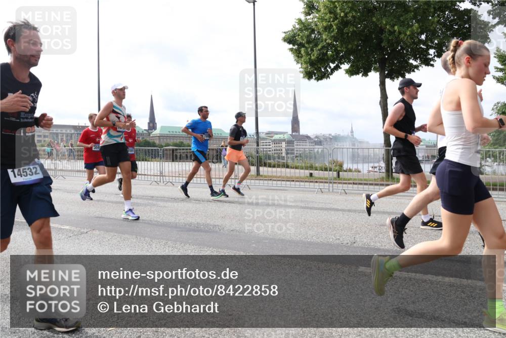 29.06.2025 - hella hamburg halbmarathon Lena Gebhardt http://msf.ph/oto/8422858 29.06.2025 10:18:50 Lombardsbrücke 14532, 359, 8591, 1234, 1349, 1521, 1718, 1820, 2096, 2703, 2781, 2802, 2821, 3026, 3105, 3118, 3202, 3529, 3591, 3592, 3631, 4123, 4383, 4718, 4802, 4845, 5049, 5264, 5266, 5323, 5834, 5909, 5910, 6194, 6249, 6332, 6413, 6533, 6736, 7051, 7121, 7160, 7214, 7252, 7454, 8341, 8665, 8780, 9222, 9270, 9272, 9276, 9505, 9549, 9586, 9658, 9748, 9756, 9757, 10037, 10172, 10467, 10502, 10659, 10687, 10816, 12541, 12548, 12552, 12703, 13341 meine-sportfotos.de