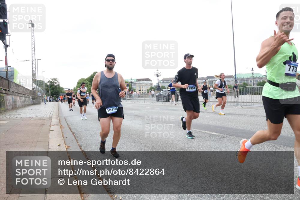 29.06.2025 - hella hamburg halbmarathon Lena Gebhardt http://msf.ph/oto/8422864 29.06.2025 10:52:54 Lombardsbrücke 16794, 18106, 12994, 773, 1369, 1826, 2146, 2291, 2362, 2420, 2528, 2701, 2983, 2988, 3140, 3227, 3787, 4591, 4626, 4729, 5360, 6135, 6521, 7032, 7511, 7681, 7737, 8641, 9068, 9070, 9103, 9545, 10055, 10080, 10392, 10417, 10568, 10600, 10661, 10879, 10928, 10981, 11297, 11520, 11524, 11919, 12127, 12128, 12994, 13489, 13916, 13917, 14009, 14765, 14807, 14977, 14979, 16137 meine-sportfotos.de