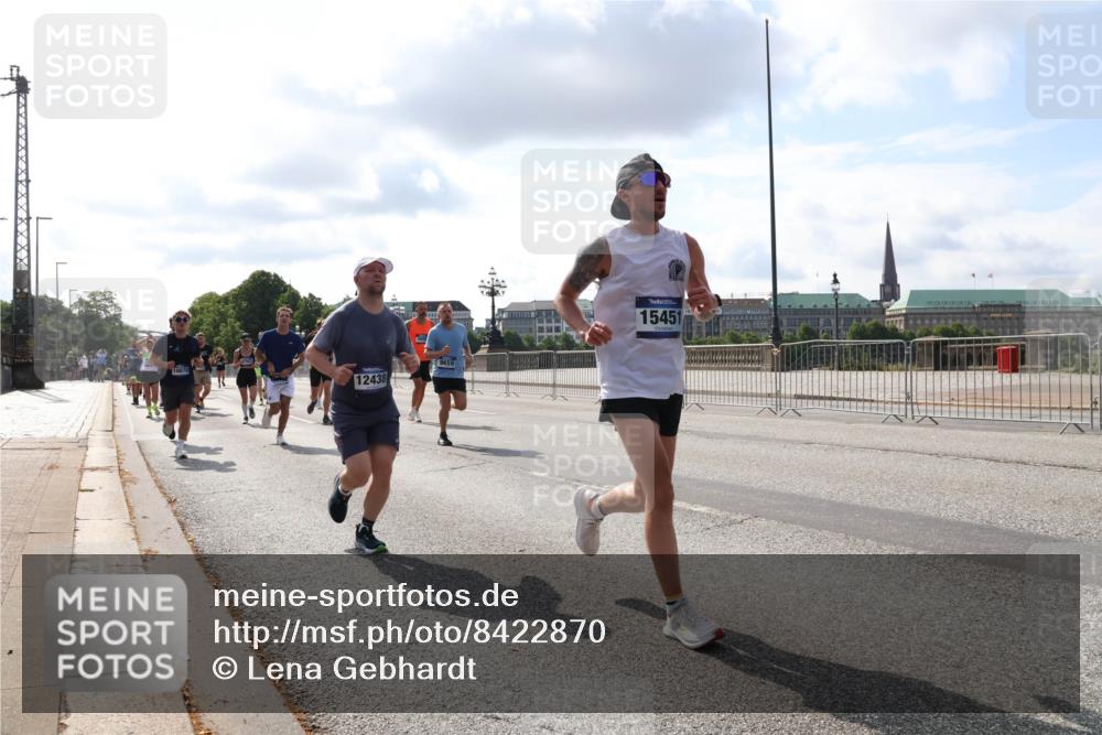 29.06.2025 - hella hamburg halbmarathon Lena Gebhardt http://msf.ph/oto/8422870 29.06.2025 09:52:02 Lombardsbrücke 12438, 9659, 15451, 1057, 1312, 1353, 1520, 1569, 1604, 1631, 1763, 1903, 2653, 2880, 3305, 3437, 3618, 3697, 4634, 4843, 4865, 4991, 5014, 5047, 5129, 5231, 5336, 5690, 5987, 6373, 6490, 6700, 6705, 6711, 6770, 7092, 7105, 7185, 7710, 8074, 8346, 8359, 8564, 8871, 8900, 9114, 9348, 9358, 9444, 9547, 9659, 10319, 10375, 10480, 10493, 10669, 10691, 10934, 10978, 11021, 11417, 11714, 11821, 12438, 12623, 12711, 13728 meine-sportfotos.de