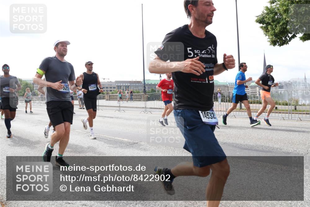 29.06.2025 - hella hamburg halbmarathon Lena Gebhardt http://msf.ph/oto/8422902 29.06.2025 10:18:51 Lombardsbrücke 1540, 521, 12347, 3592, 5, 2, 2, 14532, 1234, 1349, 1521, 1718, 1755, 1820, 2096, 2703, 2781, 2802, 2821, 3026, 3105, 3118, 3202, 3529, 3591, 3592, 3631, 4123, 4383, 4718, 4802, 4845, 5049, 5264, 5266, 5323, 5834, 5910, 6194, 6249, 6332, 6413, 6482, 6533, 6736, 7051, 7121, 7160, 7214, 7252, 7454, 8341, 8665, 8780, 9222, 9270, 9272, 9276, 9505, 9549, 9586, 9658, 9748, 9756, 9757, 10037, 10172, 10467, 10502, 10659, 10687, 10816, 12541, 12548, 12552, 12703, 13341 meine-sportfotos.de