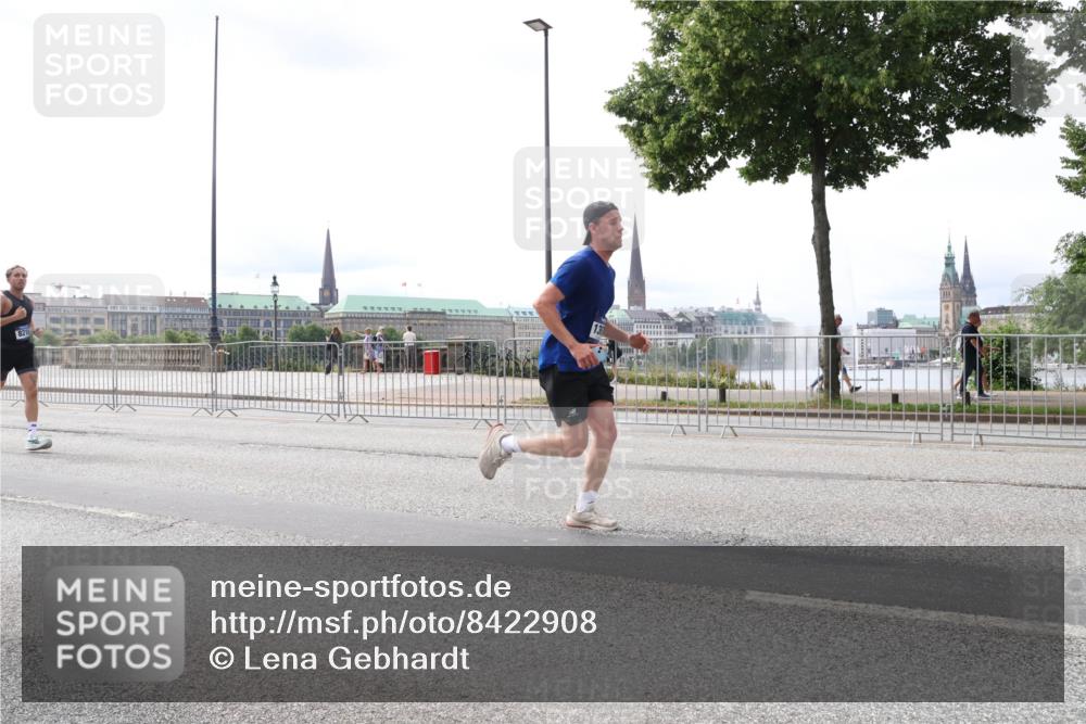29.06.2025 - hella hamburg halbmarathon Lena Gebhardt http://msf.ph/oto/8422908 29.06.2025 10:28:04 Lombardsbrücke 8215, 1148, 2080, 3389, 3445, 5177, 5369, 5604, 5847, 6214, 6632, 7497, 7667, 7764, 7978, 8085, 8215, 8327, 9567, 9653, 9654, 9688, 10412, 10413, 11692, 11739, 12780, 12823, 12842, 13043, 13045, 13296, 13568, 13678, 13860, 14017, 14155, 14206, 15123, 15607, 15608, 16569, 16804, 16838, 17427, 18256, 18301, 18626 meine-sportfotos.de
