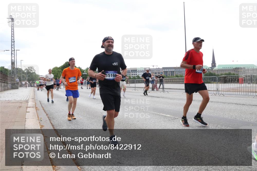 29.06.2025 - hella hamburg halbmarathon Lena Gebhardt http://msf.ph/oto/8422912 29.06.2025 10:43:03 Lombardsbrücke 50, 11142, 15168, 1149, 1467, 1656, 1788, 1816, 1964, 2103, 2158, 2267, 2361, 2401, 2450, 2509, 2940, 2941, 2971, 3074, 3283, 3329, 3378, 3518, 3638, 3764, 4056, 4092, 4105, 4177, 4302, 4334, 4385, 4680, 5067, 5268, 5417, 5610, 5720, 5755, 5967, 6120, 6764, 7043, 7461, 7513, 7872, 8161, 8184, 8435, 8529, 8795, 8991, 9072, 9304, 9378, 9644, 9976, 10008, 10180, 10454, 10697, 11142, 11710, 12151, 12441, 13049, 13241 meine-sportfotos.de