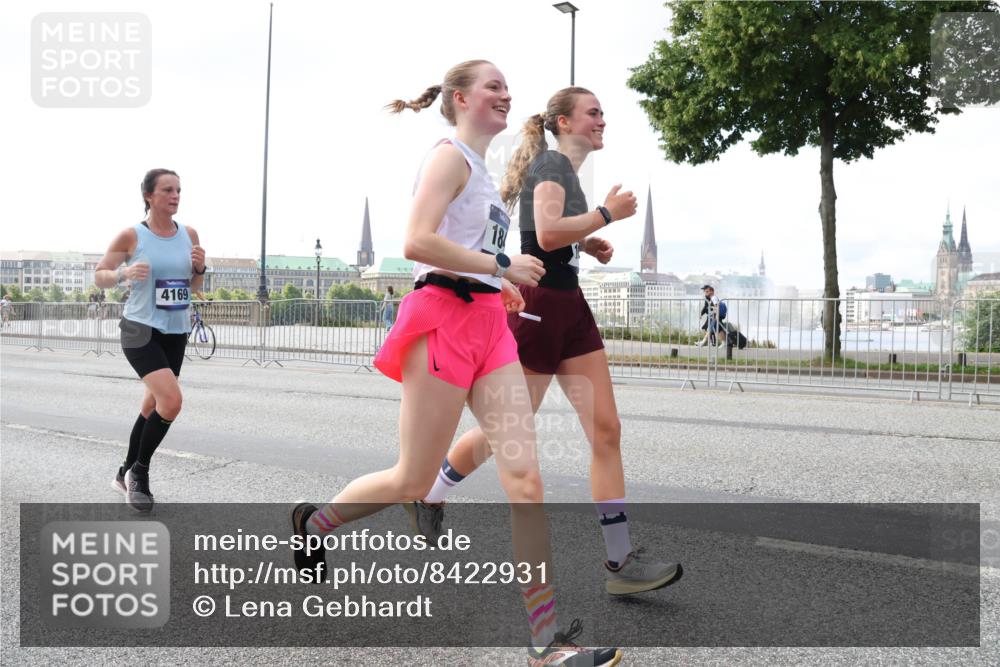 29.06.2025 - hella hamburg halbmarathon Lena Gebhardt http://msf.ph/oto/8422931 29.06.2025 10:06:04 Lombardsbrücke 4169, 1229, 1245, 1448, 1830, 1842, 2471, 2540, 3062, 3461, 3929, 4169, 4542, 4868, 5431, 5762, 6014, 6314, 7138, 7741, 8051, 8316, 8894, 8909, 9339, 9361, 9477, 9917, 10781, 10791, 10998, 11958, 13042, 13054, 13481, 13863, 14369, 14987, 15113, 15145, 15229, 15462, 15537, 15766, 15772, 16441, 16687, 17239, 17731, 17740, 17746, 17885, 18768, 18857, 18966, 18973, 19248 meine-sportfotos.de