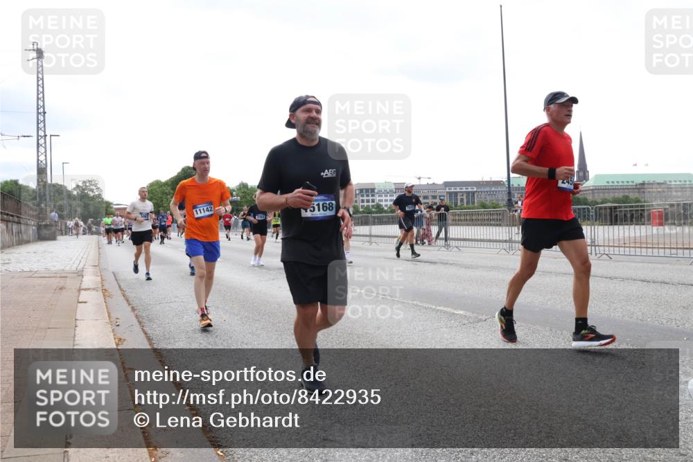 29.06.2025 - hella hamburg halbmarathon Lena Gebhardt http://msf.ph/oto/8422935 29.06.2025 10:43:04 Lombardsbrücke 11142, 3764, 5168, 1149, 1467, 1656, 1788, 1816, 1878, 1964, 2103, 2158, 2267, 2361, 2401, 2450, 2509, 2940, 2941, 2971, 3074, 3238, 3283, 3329, 3378, 3518, 3638, 3764, 4056, 4092, 4105, 4177, 4302, 4334, 4385, 4680, 5067, 5268, 5417, 5610, 5720, 5755, 5967, 6120, 6764, 7043, 7461, 7513, 7872, 8161, 8184, 8435, 8529, 8795, 8991, 9072, 9304, 9378, 9644, 9976, 10008, 10180, 10454, 10697, 11142, 11710, 12151, 12441, 13049, 13241 meine-sportfotos.de