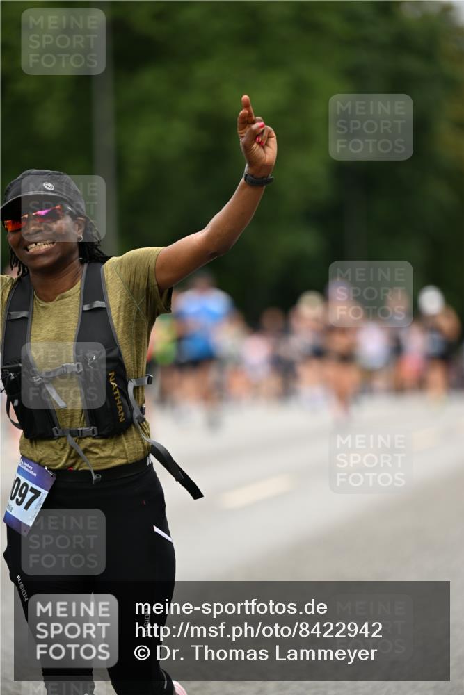 29.06.2025 - hella hamburg halbmarathon Dr. Thomas Lammeyer http://msf.ph/oto/8422942 29.06.2025 10:48:28 Kennedybrücke 1026, 1095, 1400, 1459, 1802, 1804, 2073, 2258, 2674, 2733, 3065, 3597, 4636, 4866, 5001, 5127, 5192, 5201, 5649, 5902, 5905, 6226, 6334, 6931, 7197, 8058, 8504, 8591, 9879, 10006, 10097, 10220, 10285, 10553, 11093 meine-sportfotos.de