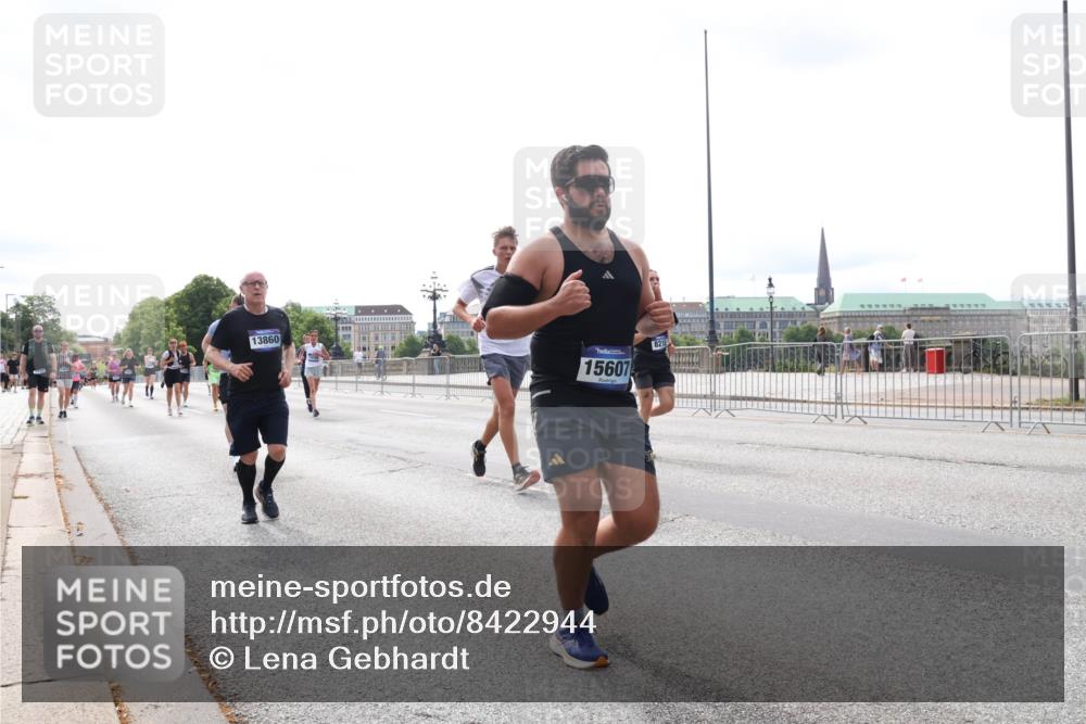 29.06.2025 - hella hamburg halbmarathon Lena Gebhardt http://msf.ph/oto/8422944 29.06.2025 10:28:05 Lombardsbrücke 13860, 15607, 8215, 1148, 2080, 3389, 3445, 5177, 5369, 5604, 5847, 6214, 6632, 7497, 7667, 7764, 7978, 8085, 8215, 8327, 9567, 9653, 9654, 9688, 10412, 10413, 11692, 11739, 12780, 12823, 12842, 13043, 13045, 13296, 13568, 13678, 13860, 14017, 14155, 14206, 15123, 15607, 15608, 16569, 16804, 16838, 18256, 18301, 18626 meine-sportfotos.de