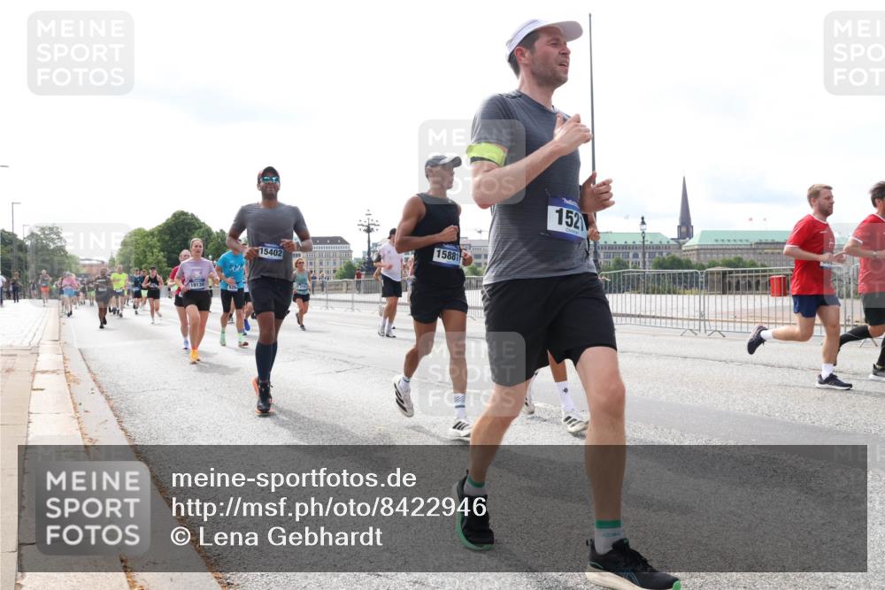 29.06.2025 - hella hamburg halbmarathon Lena Gebhardt http://msf.ph/oto/8422946 29.06.2025 10:18:51 Lombardsbrücke 19130, 15402, 15881, 1521, 1234, 1349, 1521, 1718, 1755, 1820, 2096, 2703, 2781, 2802, 2821, 3026, 3105, 3118, 3202, 3529, 3591, 3592, 3631, 4123, 4383, 4718, 4802, 4845, 5049, 5264, 5266, 5323, 5834, 5910, 6194, 6249, 6332, 6413, 6482, 6533, 6736, 7051, 7121, 7160, 7214, 7252, 7454, 8341, 8665, 8780, 9222, 9270, 9272, 9276, 9505, 9549, 9586, 9658, 9748, 9756, 9757, 10037, 10172, 10467, 10502, 10659, 10687, 10816, 12541, 12548, 12552, 12703, 13341 meine-sportfotos.de