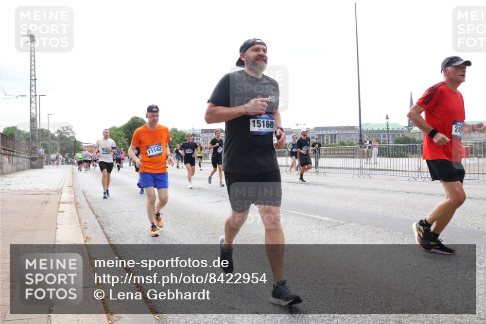 29.06.2025 - hella hamburg halbmarathon Lena Gebhardt http://msf.ph/oto/8422954 29.06.2025 10:43:04 Lombardsbrücke 5067, 11142, 3764, 15168, 2450, 1149, 1467, 1656, 1788, 1816, 1878, 1964, 2103, 2158, 2267, 2361, 2401, 2450, 2509, 2940, 2941, 2971, 3074, 3238, 3283, 3329, 3378, 3518, 3638, 3764, 4056, 4092, 4105, 4177, 4302, 4334, 4385, 4680, 5067, 5268, 5417, 5610, 5720, 5755, 5967, 6120, 6764, 7043, 7461, 7513, 7872, 8161, 8184, 8435, 8529, 8795, 8991, 9072, 9304, 9378, 9644, 9976, 10008, 10180, 10454, 10697, 11142, 11710, 12151, 12441, 13049, 13241 meine-sportfotos.de
