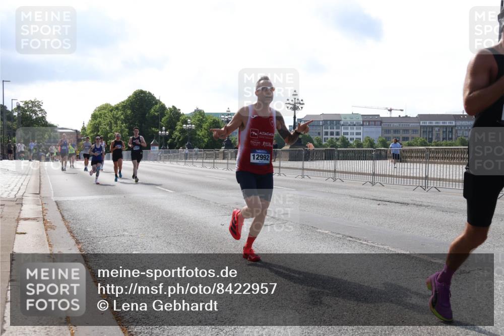 29.06.2025 - hella hamburg halbmarathon Lena Gebhardt http://msf.ph/oto/8422957 29.06.2025 09:42:54 Lombardsbrücke 0000, 12341, 12992, 2618, 4338, 5301, 5612, 7331, 7855, 9097, 9269, 9385, 10468, 11078, 11228, 11994, 12341, 12360, 12529, 12992, 13346, 13872, 13913, 14728, 14753, 14836, 16615, 17614, 18037, 18740, 19041, 19042, 19050, 19076, 19078 meine-sportfotos.de