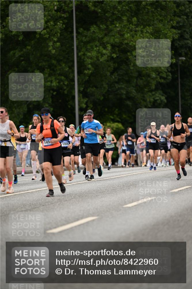 29.06.2025 - hella hamburg halbmarathon Dr. Thomas Lammeyer http://msf.ph/oto/8422960 29.06.2025 10:48:30 Kennedybrücke 1026, 1095, 1400, 1459, 1802, 1804, 2073, 2258, 2674, 2733, 3065, 3597, 4636, 4866, 4968, 5001, 5127, 5192, 5201, 5355, 5649, 5902, 5905, 6226, 6334, 6931, 7197, 7489, 8058, 8504, 8591, 8870, 9331, 9879, 10006, 10097, 10220, 10285, 10553, 11093 meine-sportfotos.de