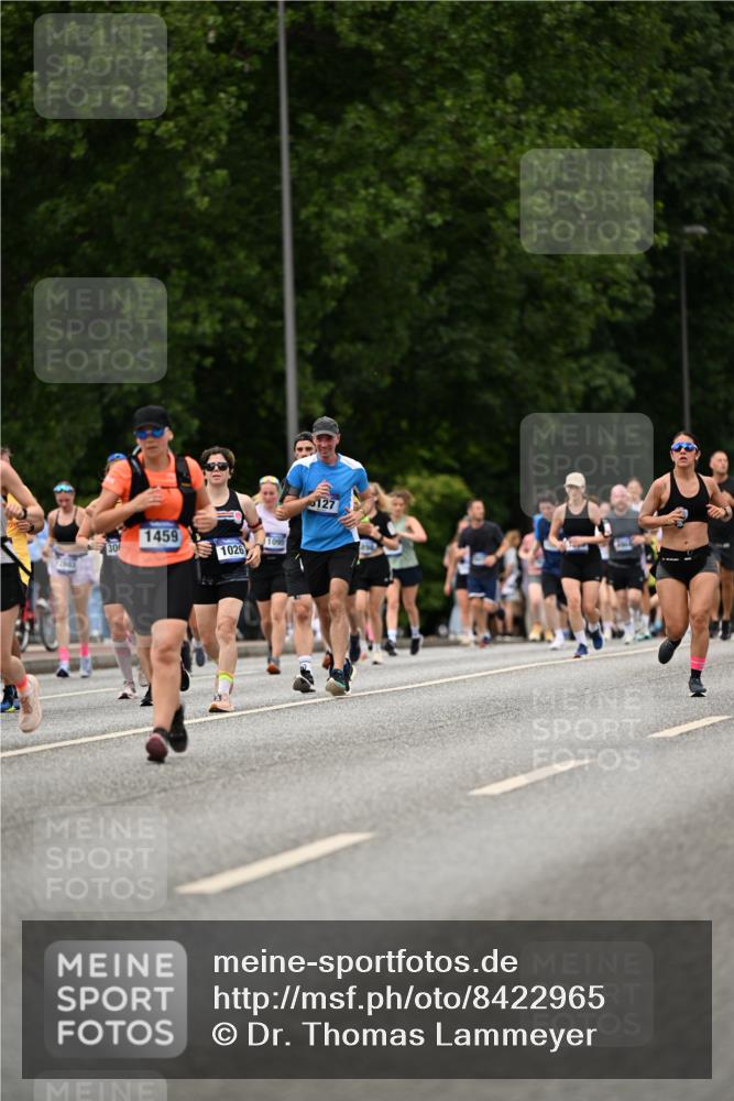 29.06.2025 - hella hamburg halbmarathon Dr. Thomas Lammeyer http://msf.ph/oto/8422965 29.06.2025 10:48:30 Kennedybrücke 1026, 1095, 1400, 1459, 1802, 1804, 2073, 2258, 2674, 2733, 3065, 3597, 4636, 4866, 4968, 5001, 5127, 5192, 5201, 5355, 5649, 5902, 5905, 6226, 6334, 6931, 7197, 7489, 8058, 8504, 8591, 8870, 9331, 9879, 10006, 10097, 10220, 10285, 10553, 11093 meine-sportfotos.de