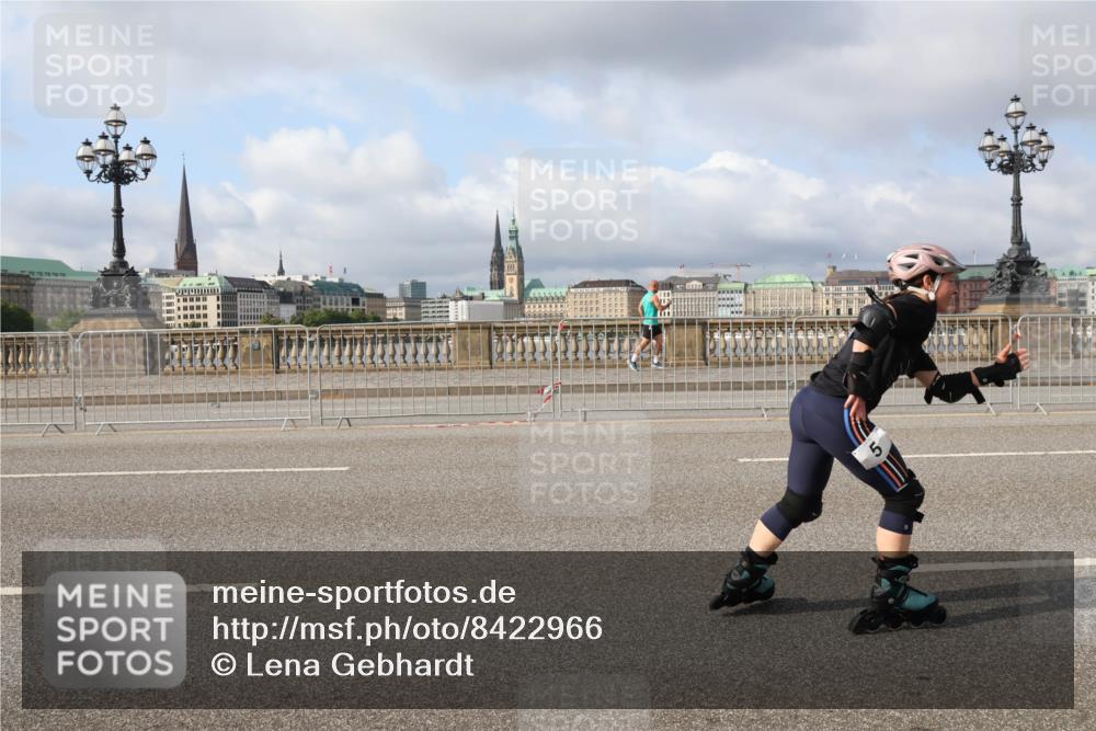29.06.2025 - hella hamburg halbmarathon Lena Gebhardt http://msf.ph/oto/8422966 29.06.2025 08:57:53 Lombardsbrücke  meine-sportfotos.de