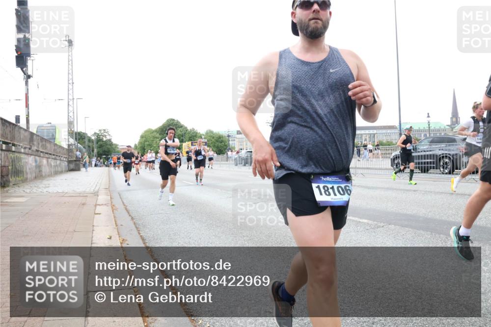 29.06.2025 - hella hamburg halbmarathon Lena Gebhardt http://msf.ph/oto/8422969 29.06.2025 10:52:55 Lombardsbrücke 16794, 18106, 140, 1369, 1826, 2146, 2291, 2362, 2420, 2528, 2701, 2983, 2988, 3140, 3227, 3787, 4591, 4626, 4729, 5360, 6135, 6521, 7032, 7511, 7681, 7737, 8641, 9068, 9070, 9103, 9545, 10055, 10080, 10392, 10417, 10568, 10600, 10661, 10879, 10928, 10981, 11520, 11524, 11919, 12127, 12128, 12994, 13489, 13916, 13917, 14009, 14765, 14807, 14977, 14979, 16137 meine-sportfotos.de