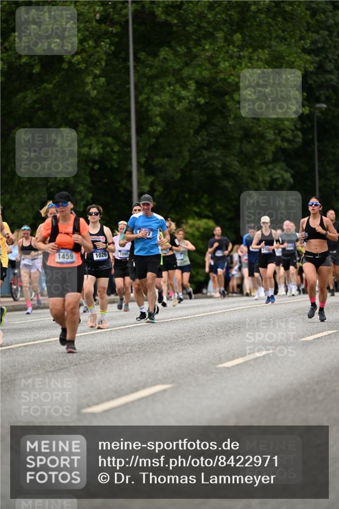 29.06.2025 - hella hamburg halbmarathon Dr. Thomas Lammeyer http://msf.ph/oto/8422971 29.06.2025 10:48:30 Kennedybrücke 1026, 1095, 1400, 1459, 1802, 1804, 2073, 2258, 2674, 2733, 3065, 3597, 4636, 4866, 4968, 5001, 5127, 5192, 5201, 5355, 5649, 5902, 5905, 6226, 6334, 6931, 7197, 7489, 8058, 8504, 8591, 8870, 9331, 9879, 10006, 10097, 10220, 10285, 10553, 11093 meine-sportfotos.de