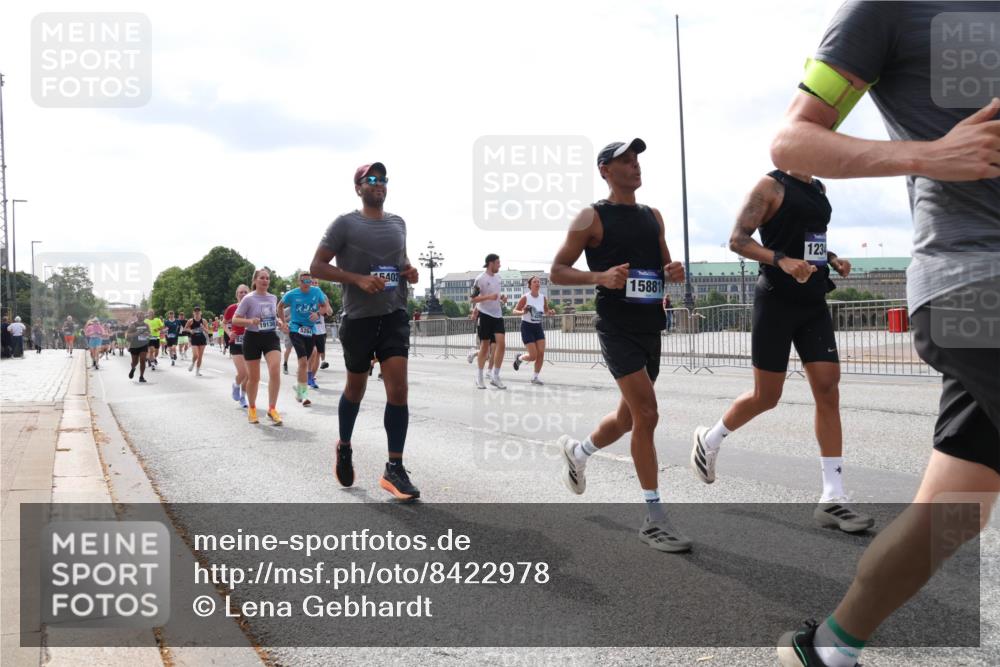 29.06.2025 - hella hamburg halbmarathon Lena Gebhardt http://msf.ph/oto/8422978 29.06.2025 10:18:52 Lombardsbrücke 19130, 5264, 5402, 15881, 1234, 1234, 1349, 1521, 1718, 1755, 1820, 2096, 2703, 2781, 2802, 2821, 3026, 3105, 3118, 3202, 3529, 3591, 3592, 3631, 4123, 4383, 4718, 4802, 4845, 5034, 5049, 5098, 5264, 5266, 5323, 5834, 5910, 6194, 6249, 6332, 6413, 6477, 6482, 6533, 6736, 7051, 7121, 7160, 7214, 7252, 7454, 8341, 8665, 8780, 9270, 9272, 9276, 9505, 9549, 9586, 9652, 9658, 9748, 9756, 9757, 10037, 10172, 10467, 10502, 10687, 10816, 12541, 12548, 12552, 12703 meine-sportfotos.de